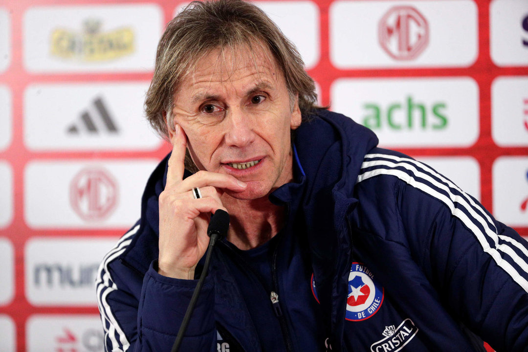 El director técnico de la selección chilena de fútbol, Ricardo Gareca, ofrece una rueda de prensa este viernes en Santiago (Chile). EFE/Elvis González