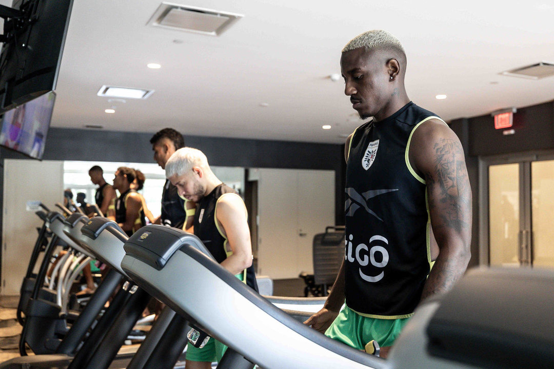 Fotografía cedida por la Federación Panameña de Fútbol (Fepafut) en la que se observa este lunes al defensor de la selección de Panamá José Ángel Córdoba durante un entrenamiento en Miami antes de viajar a Atlanta, donde ese jueves jugará el partido de la segunda jornada de la Copa América frene a a Estados Unidos. EFE/ Fepafut (SOLO USO EDITORIAL)