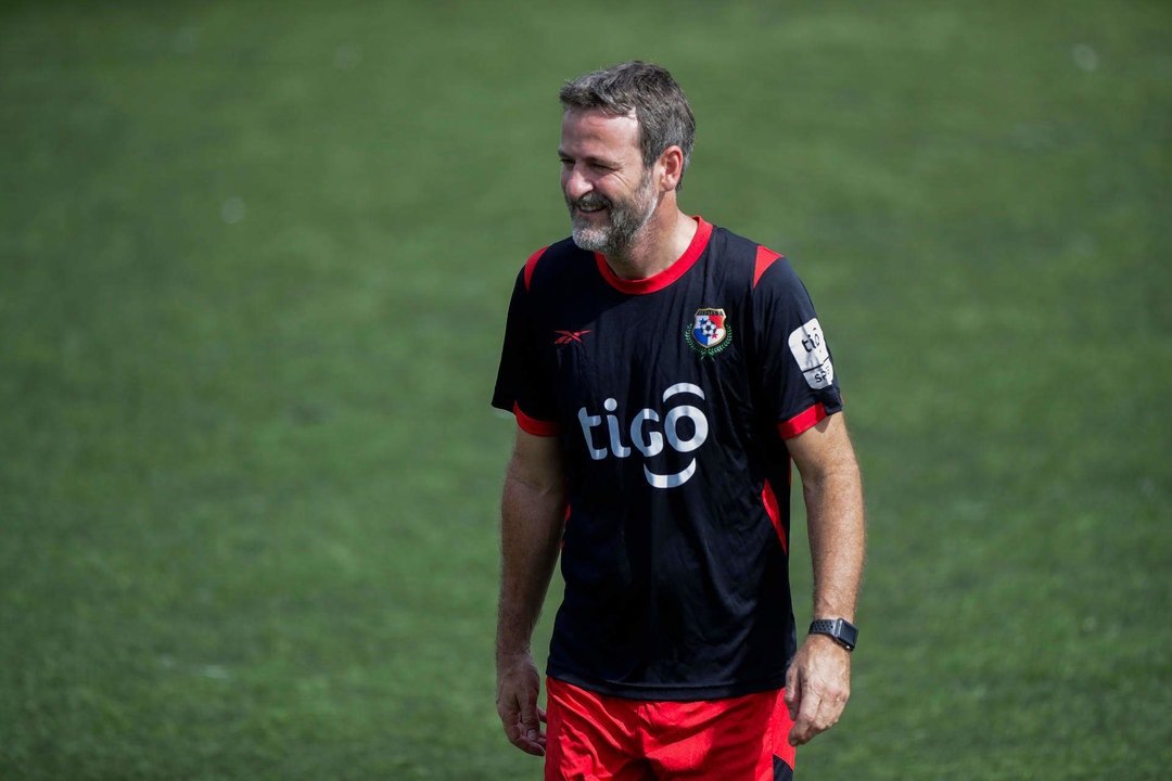 Fotografía de archivo en la que se registró al seleccionador del equipo nacional masculino de fútbol de Panamá, el hispano danés Thomas Christiansen, durante un entrenamiento. EFE/Bienvenido Velasco