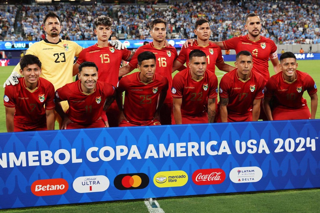 Registro general de los futbolisas titulares de Bolvia que este jueves, 27 de junio, enfrentaron a Uruguay en partido del grupo C de la Copa América, en el estadio MetLife de East Rutherford (Nueva Jersey, EE.UU.). EFE/Justin Lane