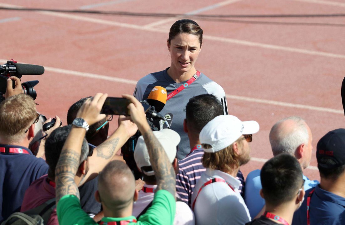 Fotografía de archivo en la que se registró a la arbitra estadounidense Kathryn Nesbitt, quien actúo este domingo, 30 de junio, como quinta jueza en el partido de México y Ecuador válido por el Grupo B de la Copa América 2024. EFE/Aabedin Taherkenare