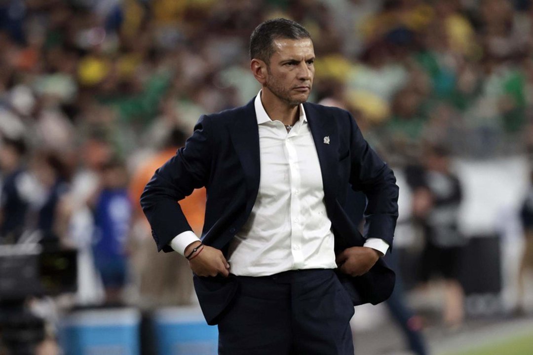 El entrenador del equipo de México Jaime Lozano. EFE/EPA/JUAN G. MABANGLO