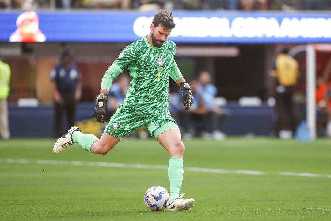 El portero titular de Brasil en la Copa América 2024, Alisson Becker, fue registrado el pasado 24 de junio, durante el partido contra Costa Rica válido por el grupo D del torneo continental de selecciones, en el Sofi Stadium de Inglewood (California, EE.UU.). EFE/Caroline Brehman