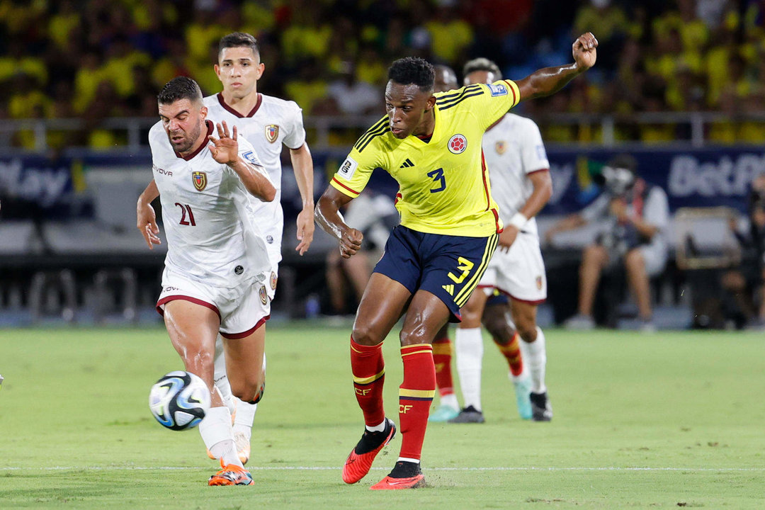 Imagen de archivo del central colombiano John Lucumí, a quien una lesión en el comienzo de la Copa América de Estados Unidos le ha impedido volver a la formación titular del entrenador Néstor Lorenzo. EFE/ Mauricio Dueñas Castañeda