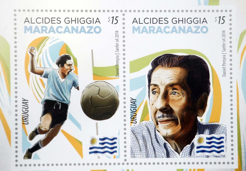 Vista de la hoja filatélica 'Maracanazo' con la imagen del último sobreviviente la Copa del Mundo obtenida por Uruguay en 1950: Alcides Ghiggia. Protagonista y acontecimiento vuelven a ser recordados este jueves en la antesala del nuevo enfrentamiento entre las selecciones de Brasil y Uruguay, esta vez en los cuartos de final de la Copa América de Estados Unidos, que se jugará el sábado en el Allegiant Stadium de Las Vegas. EFE/Iván Franco