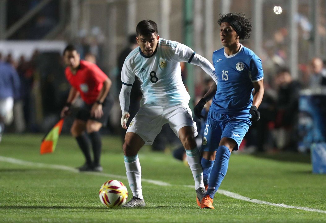 Imagen de archivo del lateral de la selección argentina Marcos Acuña, quien corre contra el tiempo para recuperarse a tiempo para el partido de semifinales de la Copa América de Estados Unidos contra Canadá en East Rutherford. FE/ Marcelo Ruiz