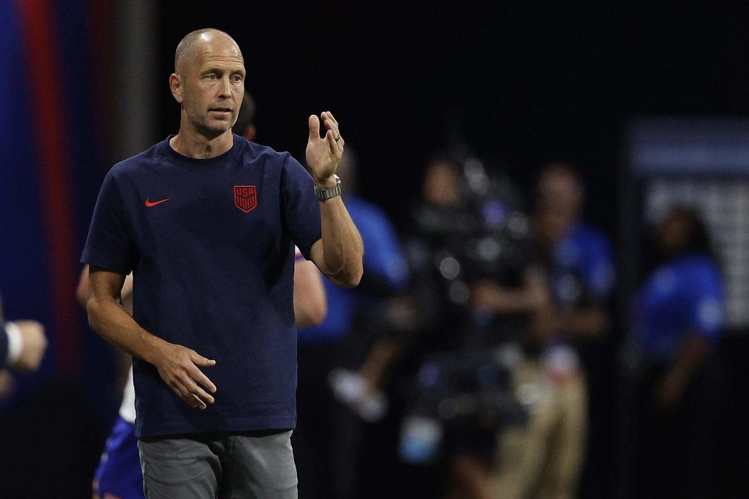 El saliente seleccionador del equipo nacional masculino de fútbol de Estados Unidos, Gregg Berhalter, fue registrado el pasado 27 de junio, durante un partido del grupo C de la Copa América 2024 contra Panamá, en el estadio Mercedes Benz de Atlanta (Georgia, EE.UU.). Berhalter fue destituido, tras ser eliminado en la fase de grupos de la edición 48 en la que eran anfitriones. EFE/Erik S. Lesser