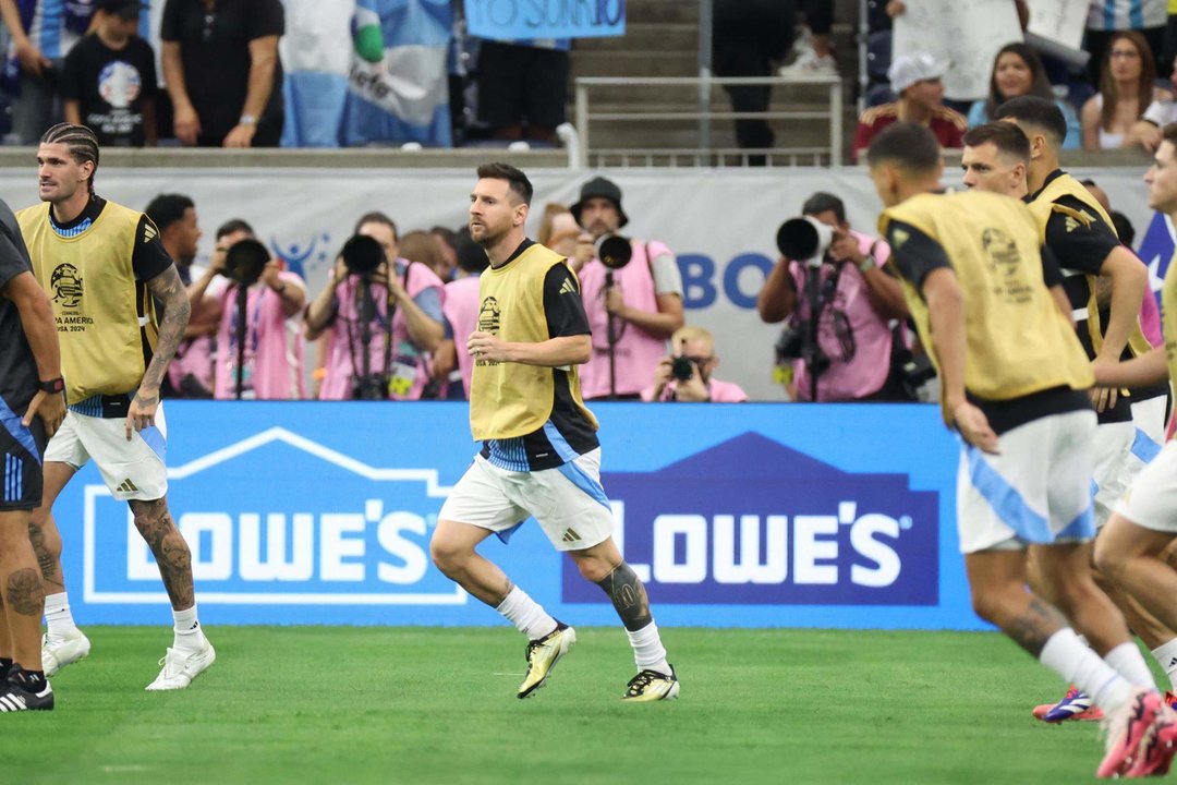 Fotografía de archivo en la que se registró a futbolistas de la selección argentina en Houston (Texas, EE.UU.). EFE/Leslie Plaza