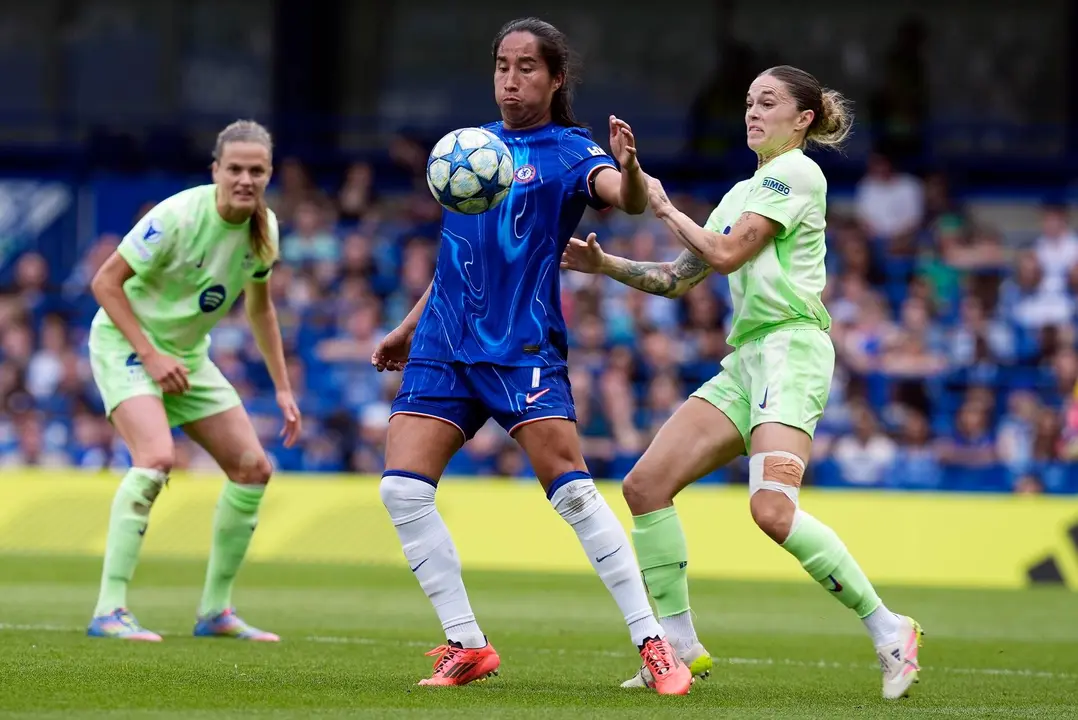 La colombiana Mayra Ram&iacute;rez, jugadora del Chelsea (i). EFE/EPA/TIM KEETON